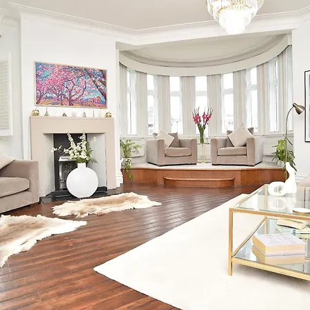 Beautiful & Luxury Overlooking The Stray Apartment Harrogate