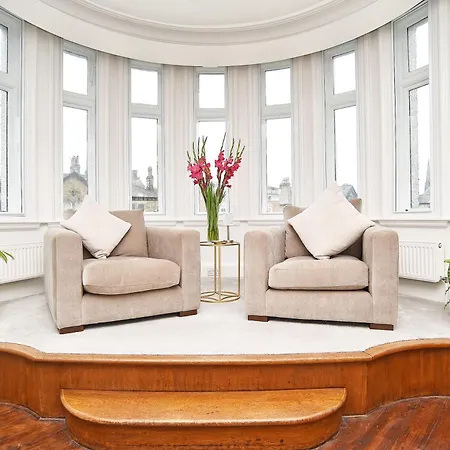 Apartment Beautiful & Luxury Overlooking The Stray *