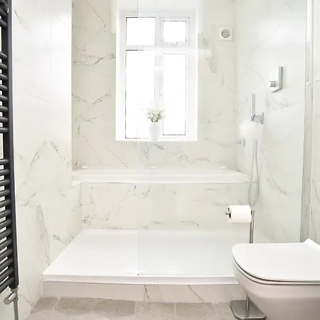 Beautiful & Luxury Overlooking The Stray Apartment *
