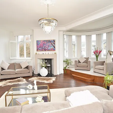 Apartment Beautiful & Luxury Overlooking The Stray