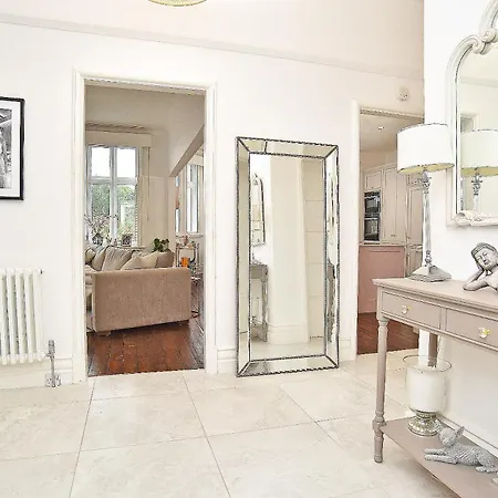 Beautiful & Luxury Overlooking The Stray Apartment *