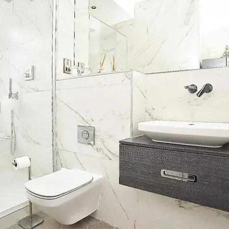 Beautiful & Luxury Overlooking The Stray Apartment
