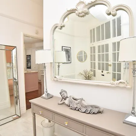 Beautiful & Luxury Overlooking The Stray Apartment *