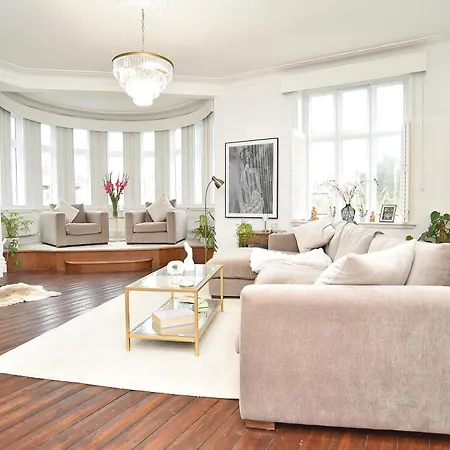 Beautiful & Luxury Overlooking The Stray * Harrogate